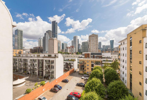 Riverside properties for sale in Ocean Wharf, E14