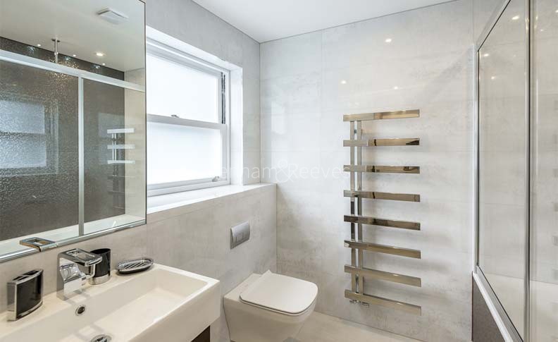 https://brstaging.benhams.co.uk/assets/high-street-kensington-w8-flat-1-thackeray-street-image-4-1547812948.jpg
