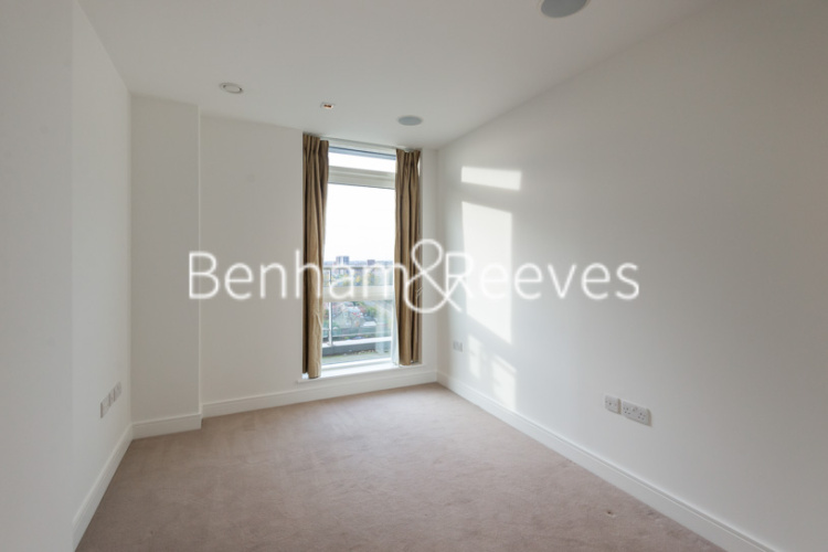 3  bedrooms flat to rent in Longfield Avenue, Ealing, W5-image 3