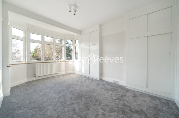 4  bedrooms house to rent in Brentmead gardens, Ealing, NW10-image 9