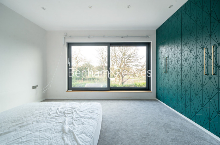 4  bedrooms house to rent in Brentmead gardens, Ealing, NW10-image 12