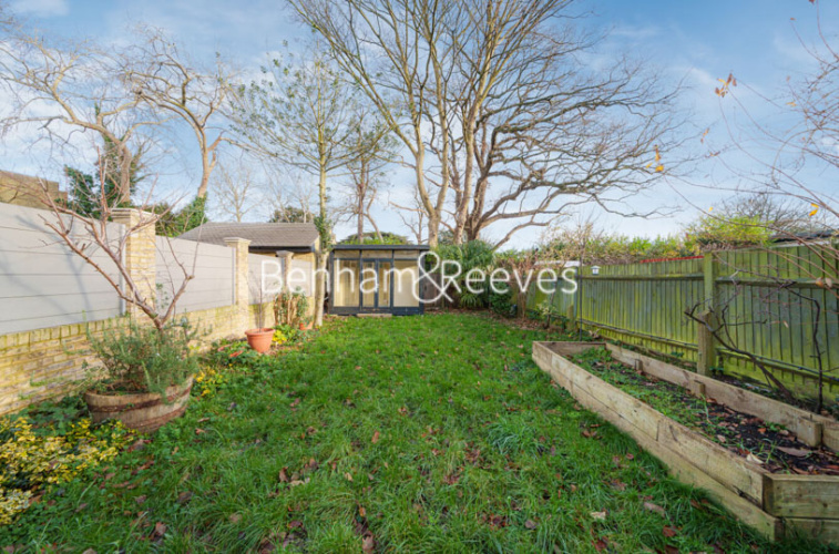 4  bedrooms house to rent in Brentmead gardens, Ealing, NW10-image 14