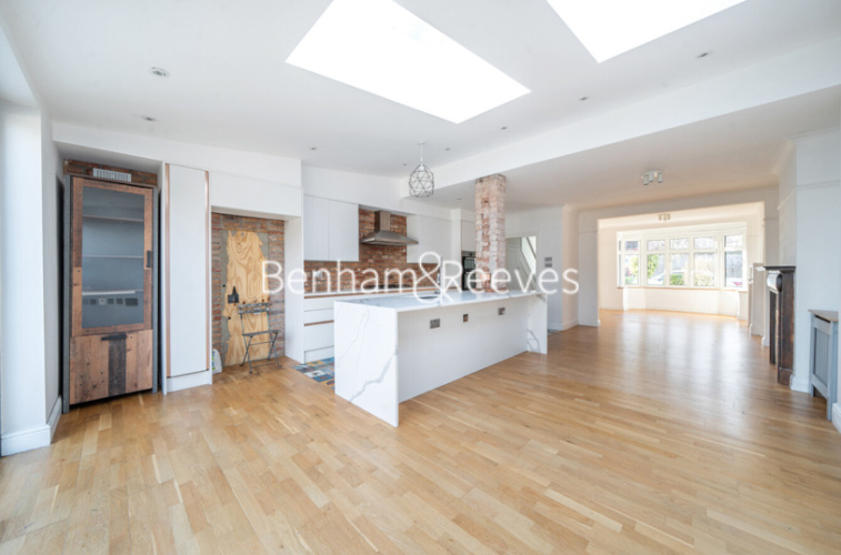 4  bedrooms house to rent in Brentmead gardens, Ealing, NW10-image 15