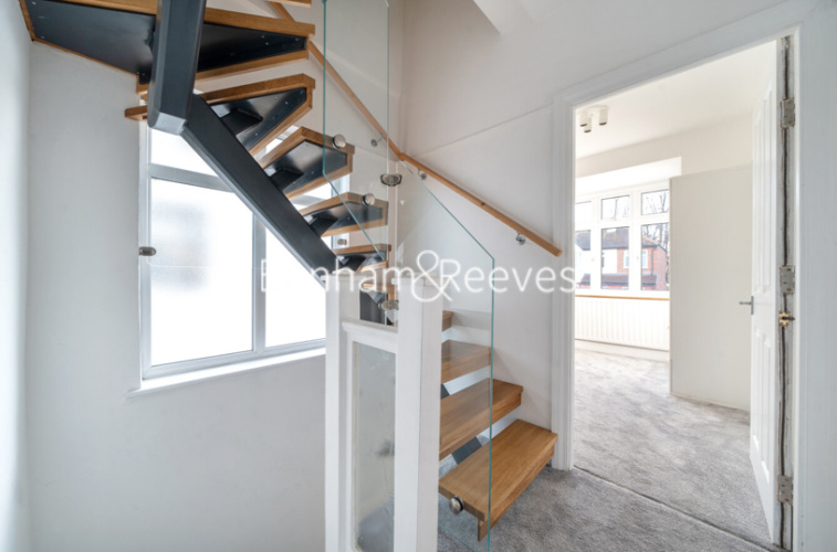4  bedrooms house to rent in Brentmead gardens, Ealing, NW10-image 18