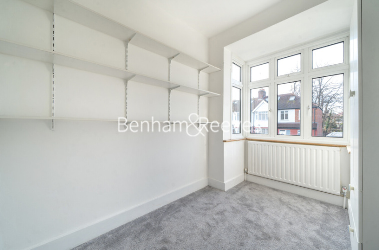 4  bedrooms house to rent in Brentmead gardens, Ealing, NW10-image 20