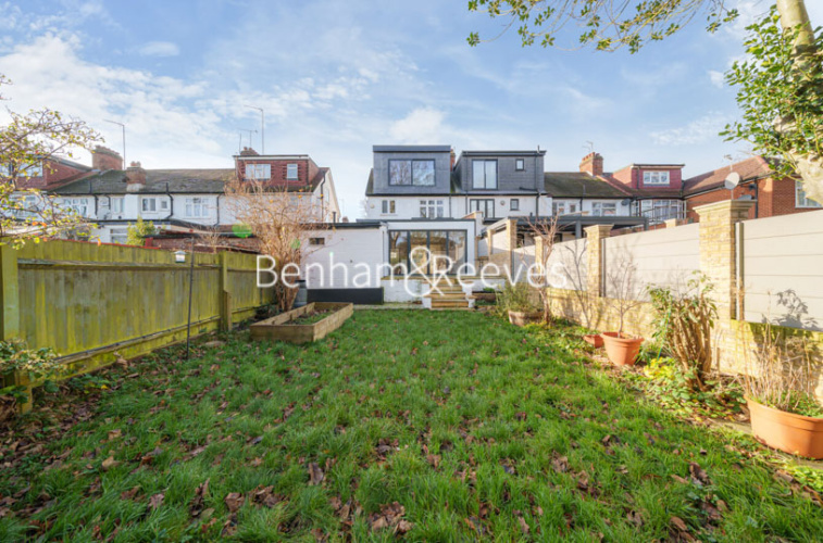 4  bedrooms house to rent in Brentmead gardens, Ealing, NW10-image 22