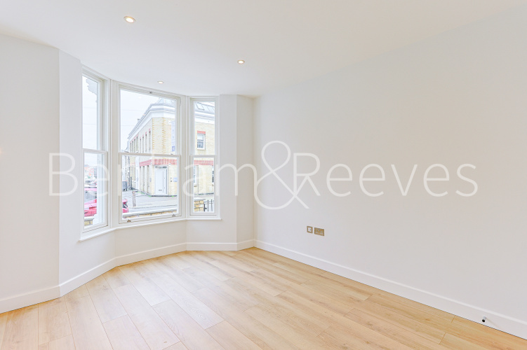 3  bedrooms flat to rent in Disraeli Road, Hammersmith, SW15-image 7