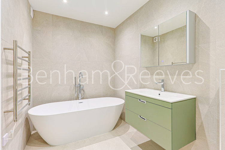 3  bedrooms flat to rent in Disraeli Road, Hammersmith, SW15-image 10