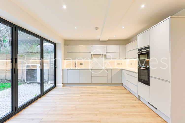 3  bedrooms flat to rent in Disraeli Road, Hammersmith, SW15-image 14