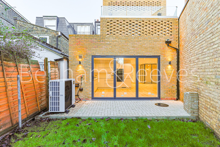 3  bedrooms flat to rent in Disraeli Road, Hammersmith, SW15-image 18
