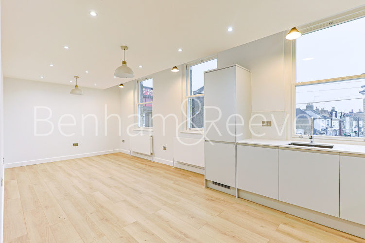 2  bedrooms flat to rent in Disraeli Road, Hammersmith, SW15-image 1