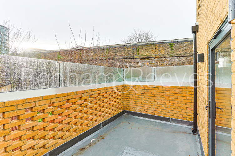 2  bedrooms flat to rent in Disraeli Road, Hammersmith, SW15-image 9