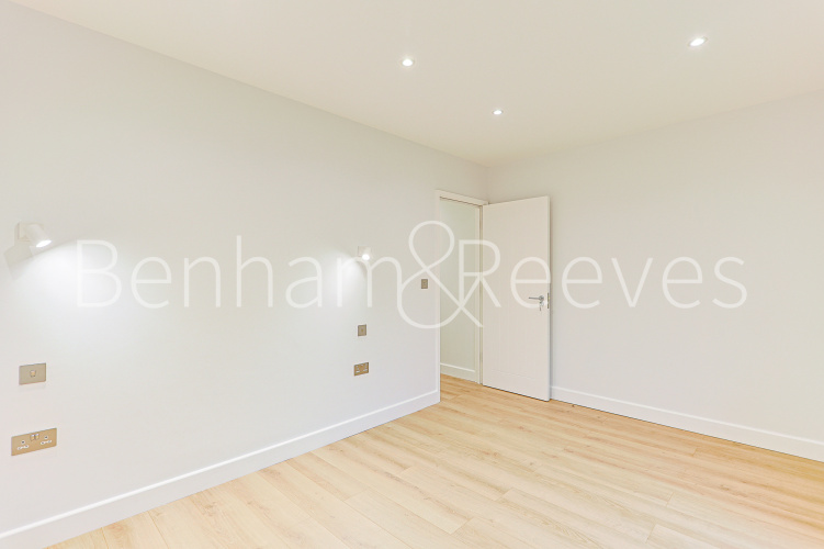 2  bedrooms flat to rent in Disraeli Road, Hammersmith, SW15-image 13