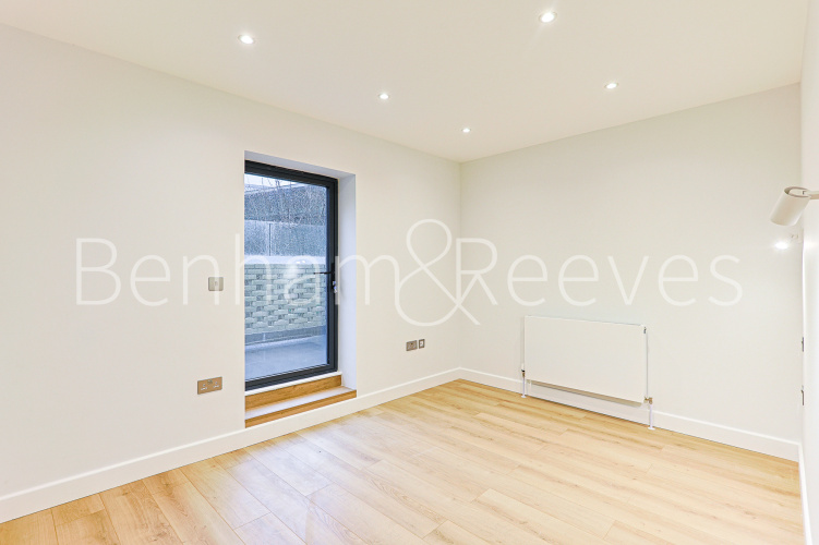 2  bedrooms flat to rent in Disraeli Road, Hammersmith, SW15-image 14