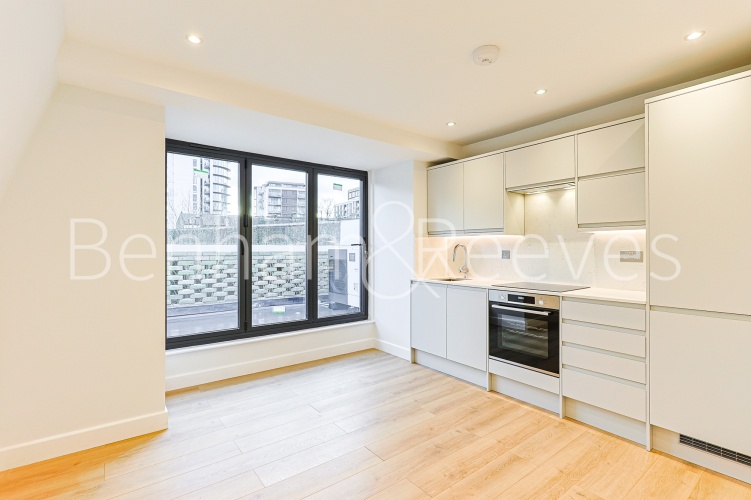 2  bedrooms flat to rent in Disraeli Road, Hammersmith, SW15-image 2