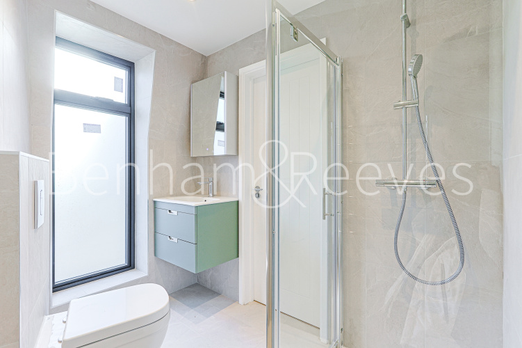 2  bedrooms flat to rent in Disraeli Road, Hammersmith, SW15-image 4