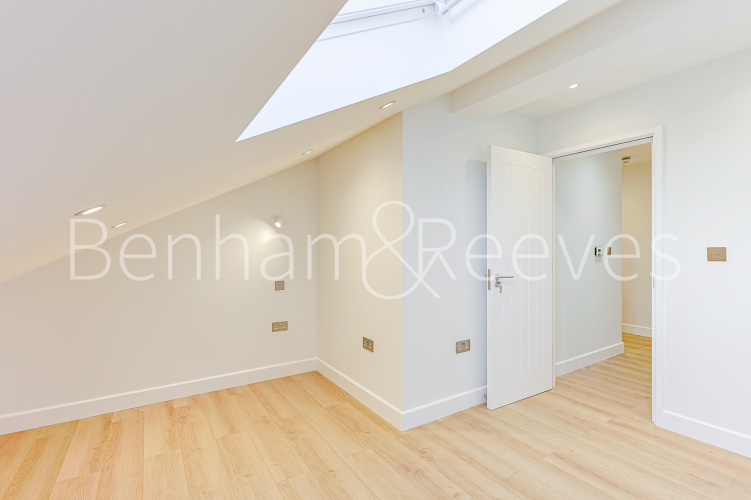 2  bedrooms flat to rent in Disraeli Road, Hammersmith, SW15-image 6