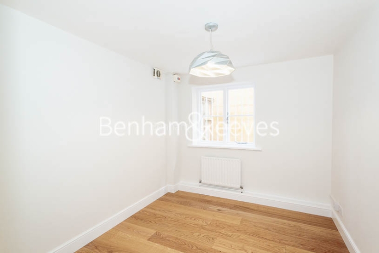 3  bedrooms flat to rent in Parkhill Road, Belsize Park, NW3-image 3