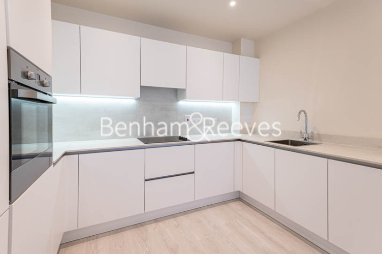 2  bedrooms flat to rent in Royal Engineers Way, Hampstead, NW7-image 2