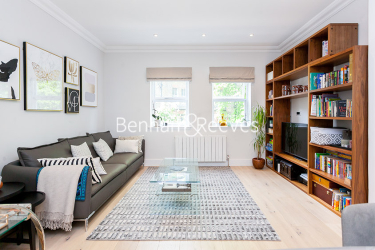 3  bedrooms flat to rent in Goldhurst Terrace, South Hampstead, NW6-image 1