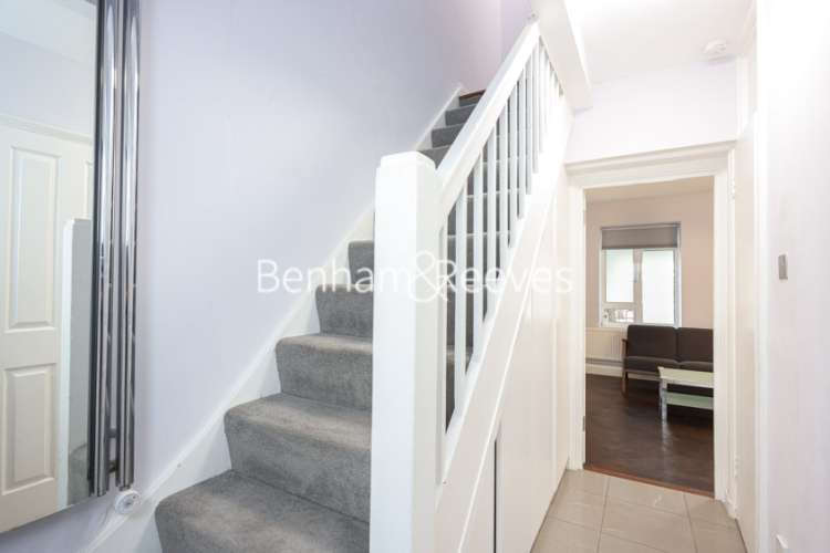3  bedrooms flat to rent in Chelsea Manor Court, Chelsea, SW3-image 25