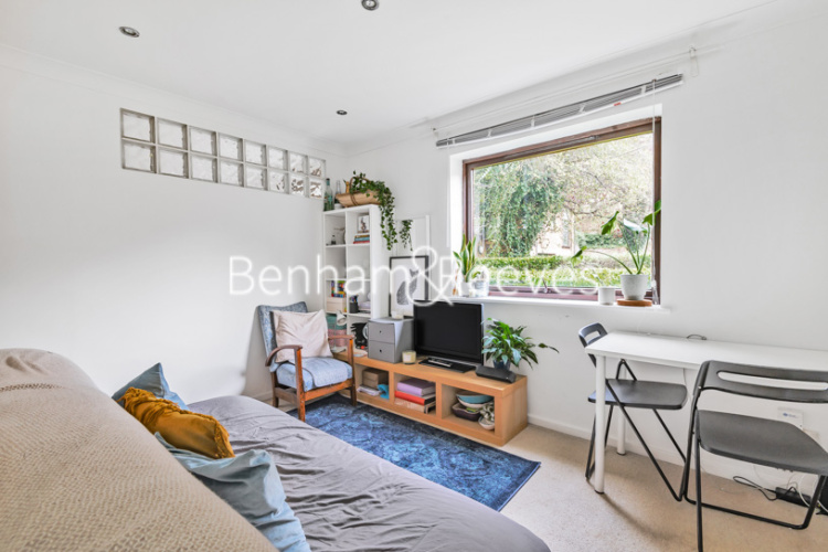 1  bedroom flat to rent in Tinniswood Close, Drayton Park, N5-image 2