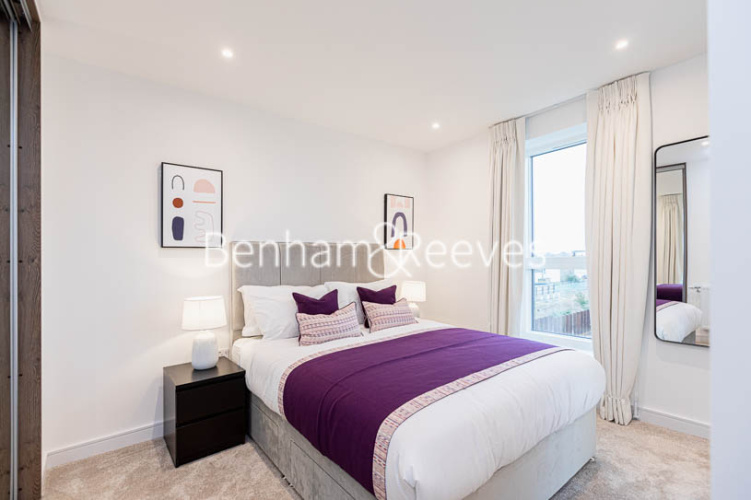 1  bedroom flat to rent in Accolade Avenue, Southall, UB1-image 3