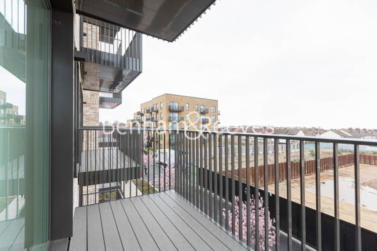 1  bedroom flat to rent in Accolade Avenue, Southall, UB1-image 5