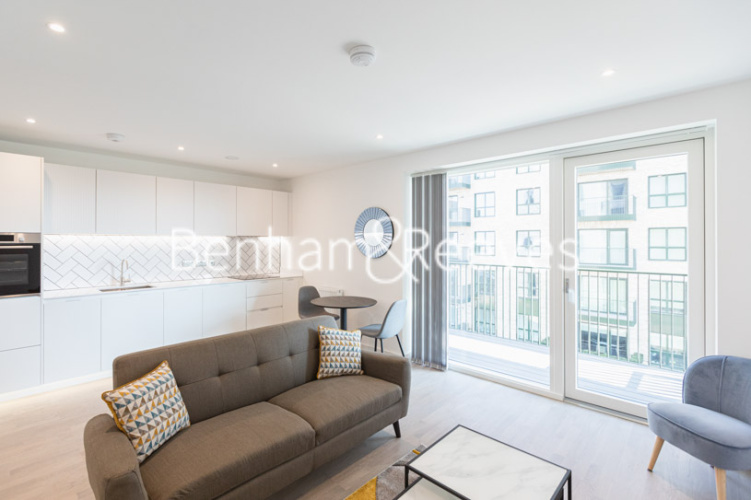1  bedroom flat to rent in Cedrus Avenue, Southall, UB1-image 1