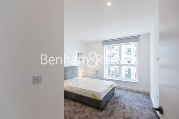 1  bedroom flat to rent in Cedrus Avenue, Southall, UB1-image 3