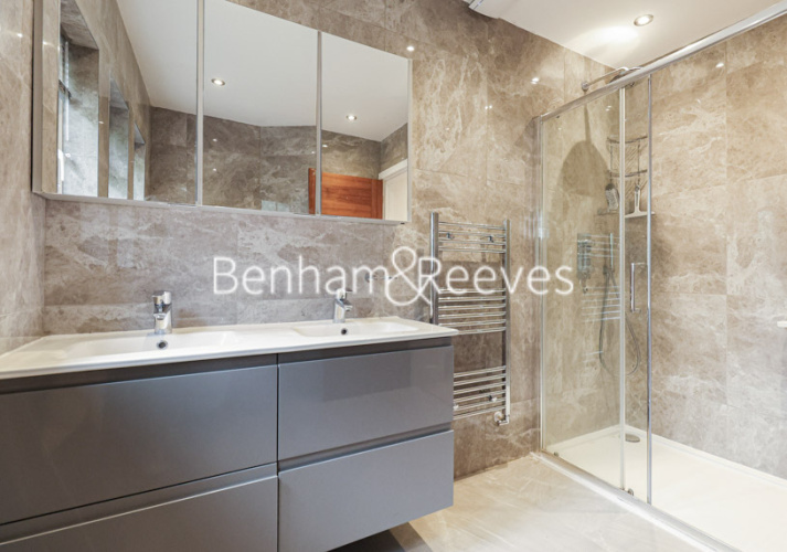 5  bedrooms house to rent in Swakeleys Road, Uxbridge, UB10-image 4