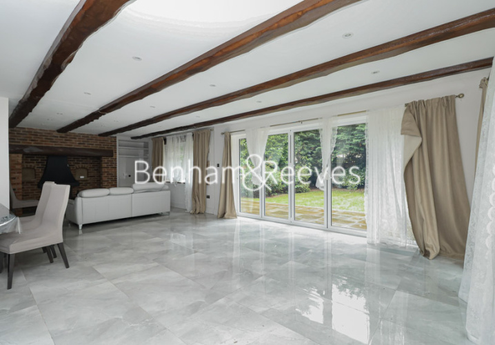 5  bedrooms house to rent in Swakeleys Road, Uxbridge, UB10-image 6