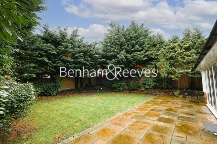5  bedrooms house to rent in Swakeleys Road, Uxbridge, UB10-image 10