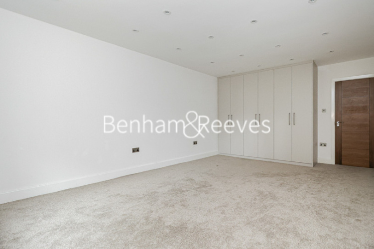 5  bedrooms house to rent in Swakeleys Road, Uxbridge, UB10-image 12