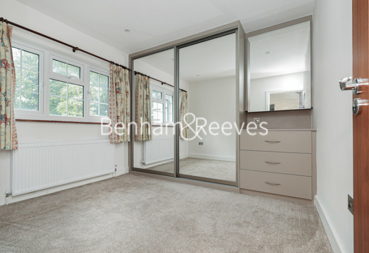 5  bedrooms house to rent in Swakeleys Road, Uxbridge, UB10-image 19