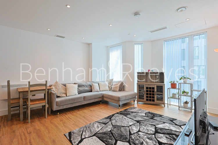2  bedrooms flat to rent in Westgate House, West Gate, W5-image 1