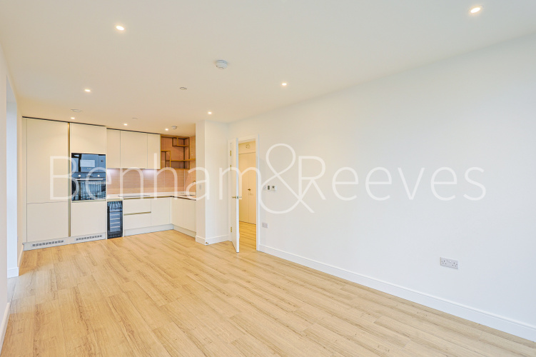 2  bedrooms flat to rent in Quay Walk, Grand Union, HA0-image 1