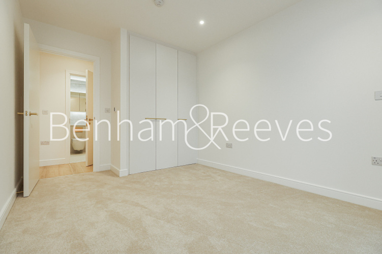 1  bedroom flat to rent in Quay Walk, Grand Union, HA0-image 9