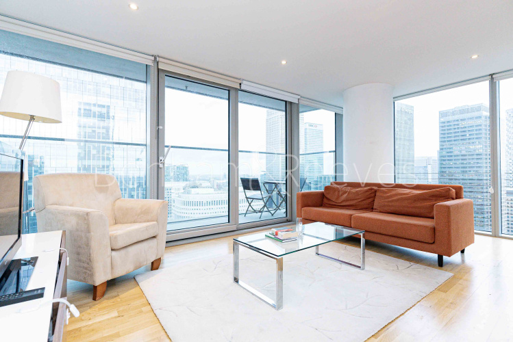 2  bedrooms flat to rent in Landmark east tower, Marsh wall, E14-image 1