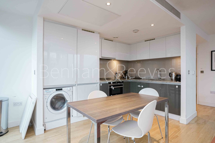 2  bedrooms flat to rent in Landmark east tower, Marsh wall, E14-image 3