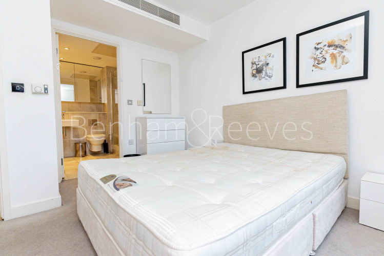 2  bedrooms flat to rent in Landmark east tower, Marsh wall, E14-image 4