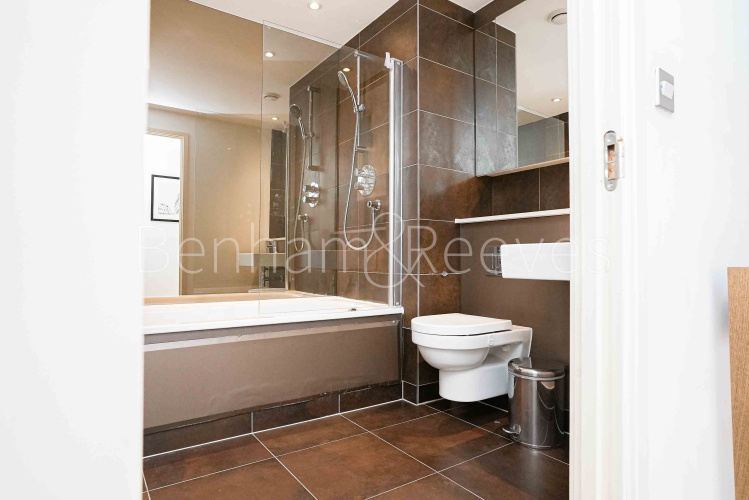 2  bedrooms flat to rent in Landmark east tower, Marsh wall, E14-image 5