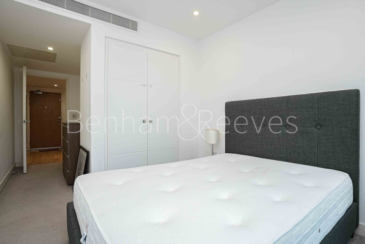 2  bedrooms flat to rent in Landmark east tower, Marsh wall, E14-image 9