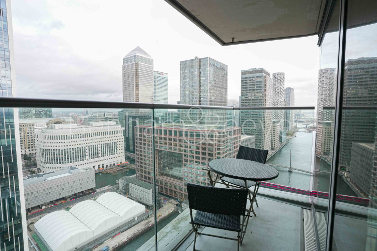 2  bedrooms flat to rent in Landmark east tower, Marsh wall, E14-image 18