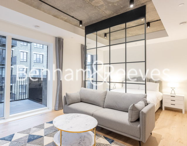 Studio flat to rent in Goodluck Hope Walk, Canary wharf, E14-image 1