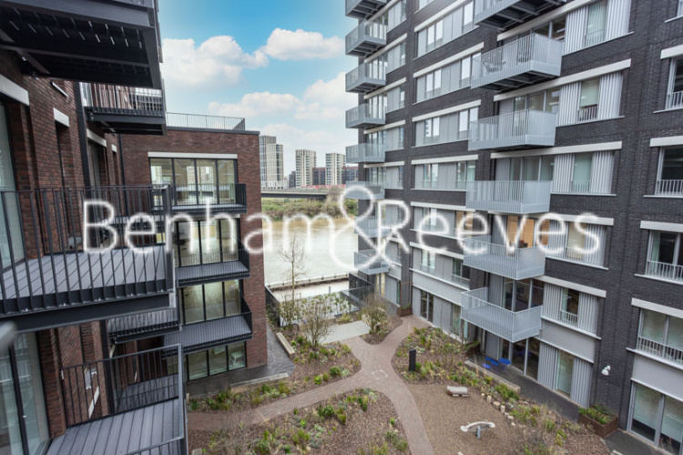 Studio flat to rent in Goodluck Hope Walk, Canary wharf, E14-image 12