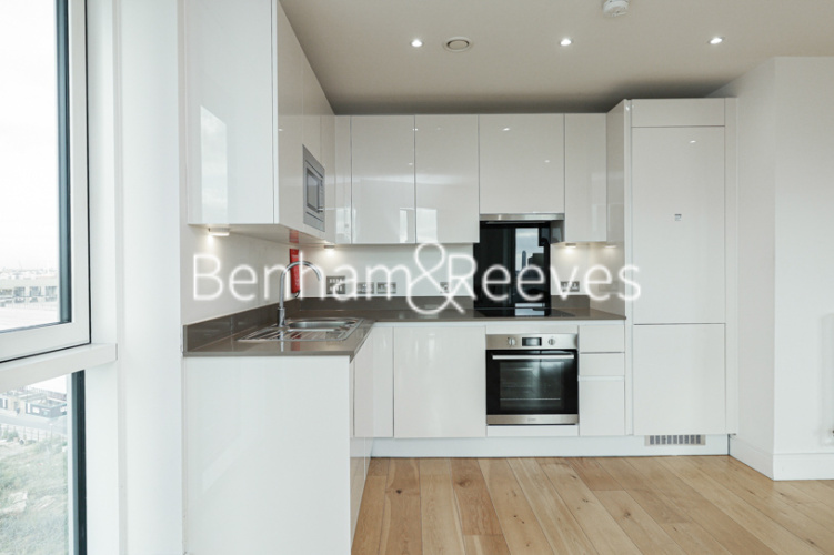 3  bedrooms flat to rent in High Street, Stratford, E15-image 2