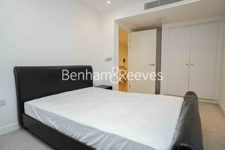 1  bedroom flat to rent in west tower, Canary Wharf, E14-image 8