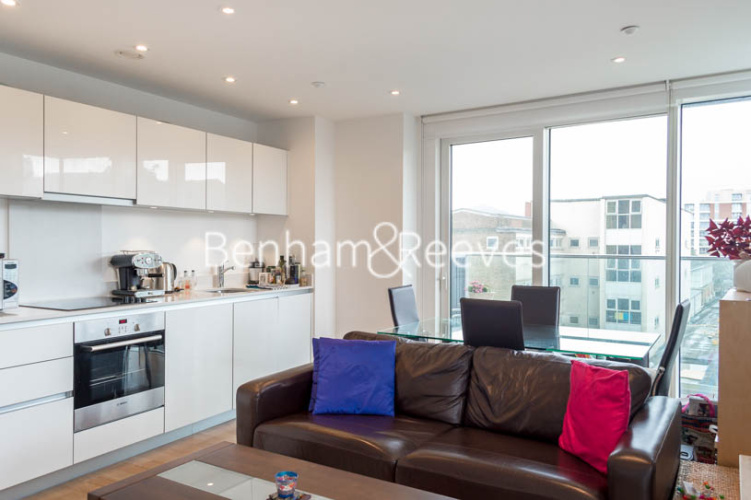 1  bedroom flat to rent in Residence Tower, Woodberry Grove, N4-image 5