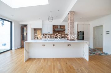 4  bedrooms house to rent in Brentmead gardens, Ealing, NW10-image 1